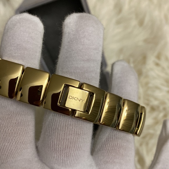 DKNY Ladies Watch - Picture 4 of 8